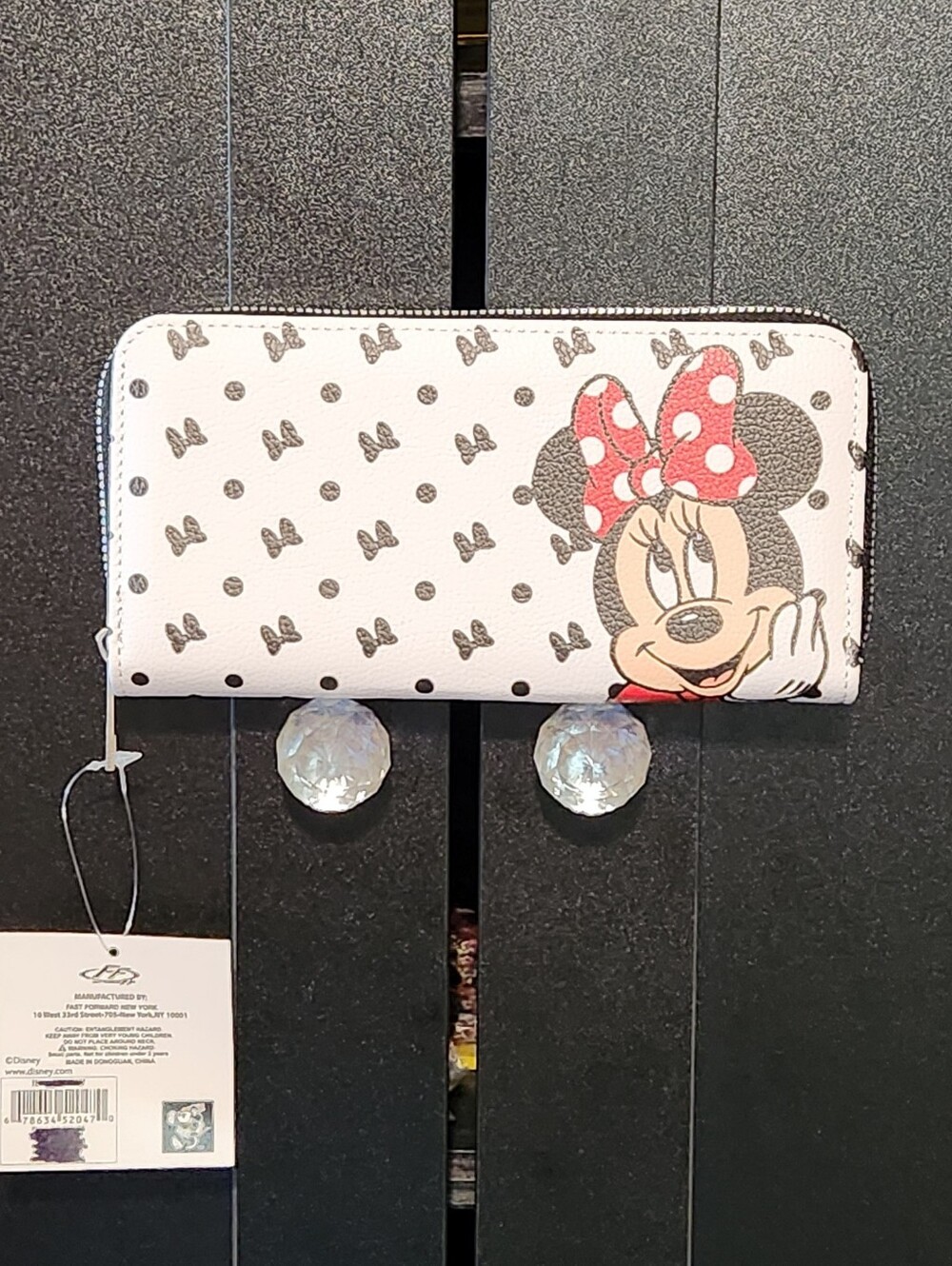 Disneys Minnie Mouse PU Deluxe Wallet. NWT
